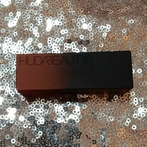 Huda Beauty~ "Game Night" NWT - Picture 5 of 6